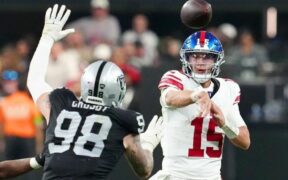 208_-Did-Tommy-DeVito-face-a-halftime-benching-in-the-Giants-defeat-against-the-Eagles