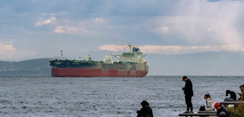 264_-Oil-Prices-Hold-Steady-Amid-Rising-Tensions-in-Red-Sea-and-Global-Economic-Uncertainty