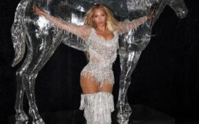 5_-Beyonce-Drops-Bombshell