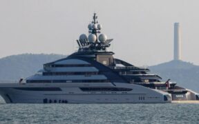 russian superyacht hormuz
